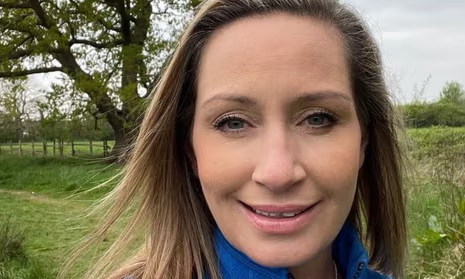 De echtgenoot van Nicola Bulley werd door amateurdetectives ten onrechte als verdachte van haar verdwijning aangemerkt. Haar lichaam werd later gevonden in een rivier in Lancashire nadat ze er per ongeluk in was gevallen en verdronken; Facebook